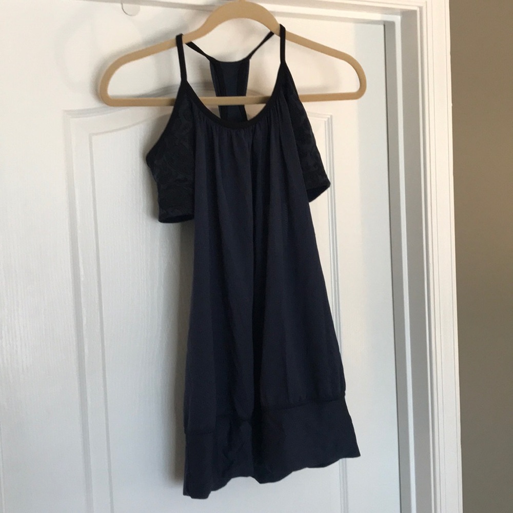 Lululemon top built in bra size 6